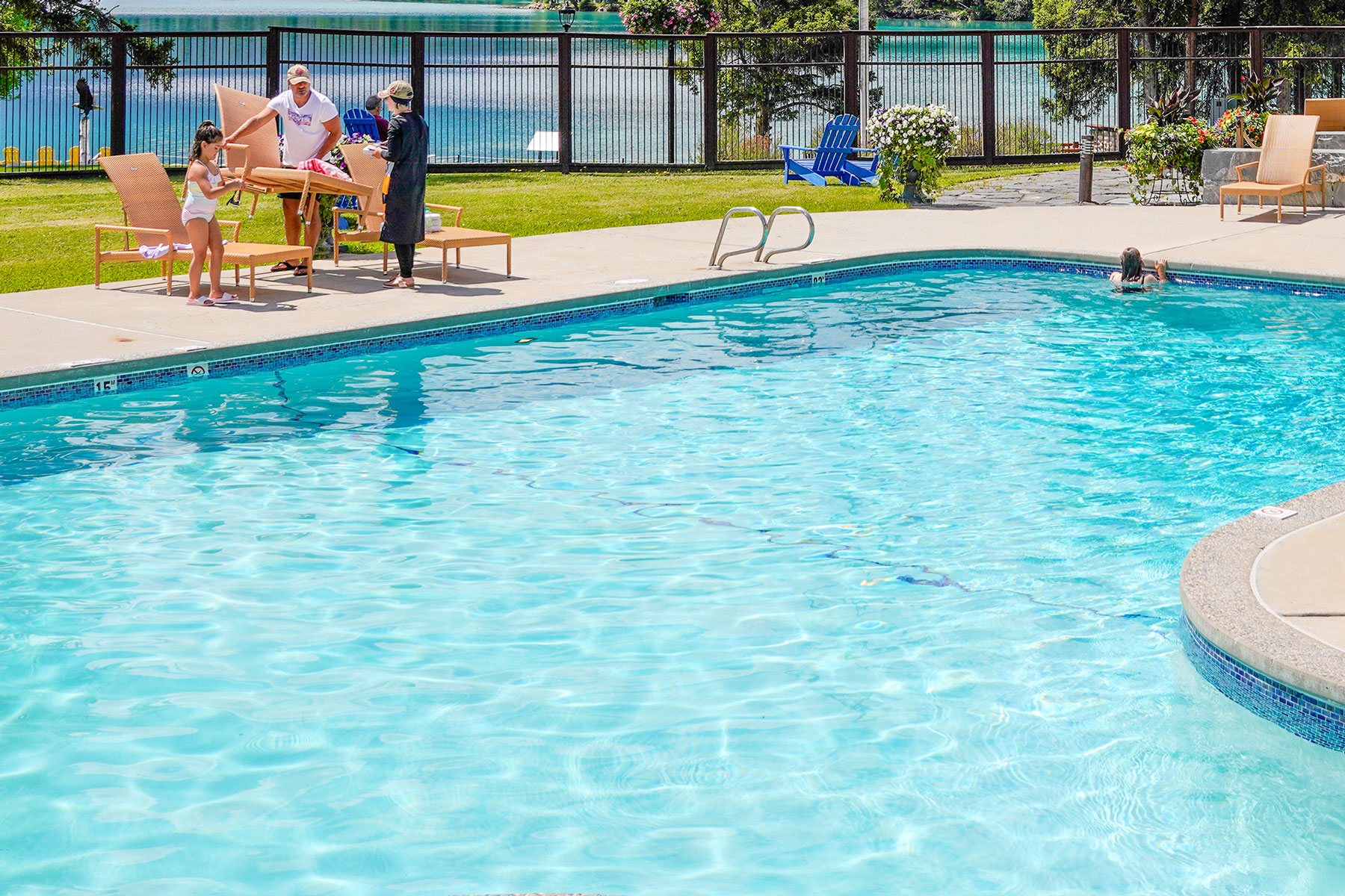 fairmont-jasper-park-lodge-pool-summer-family-lac-beauvert-mountains-3