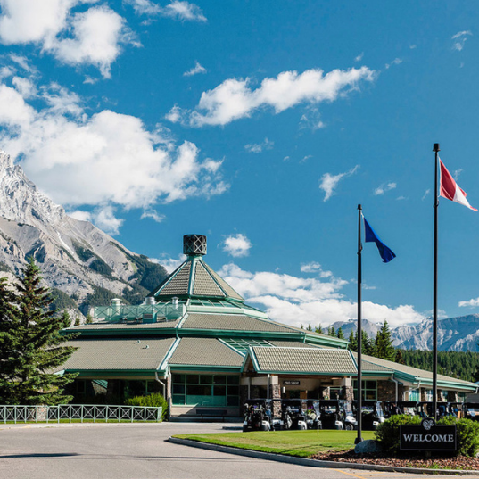 Golf In Banff Fairmont Banff Springs Hotel This Is Canada   537x537 Fairmont Banff Spring Golf Course Clubhouse 