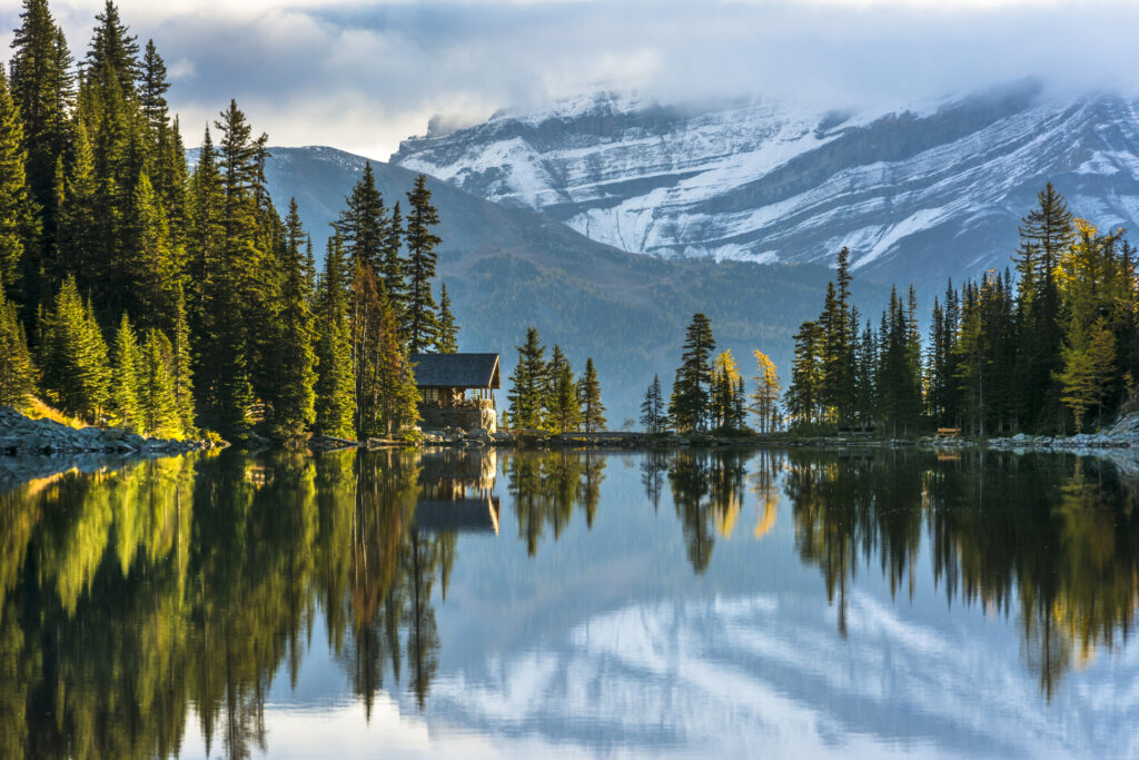 Lake Agnes Tea Hut from the far side