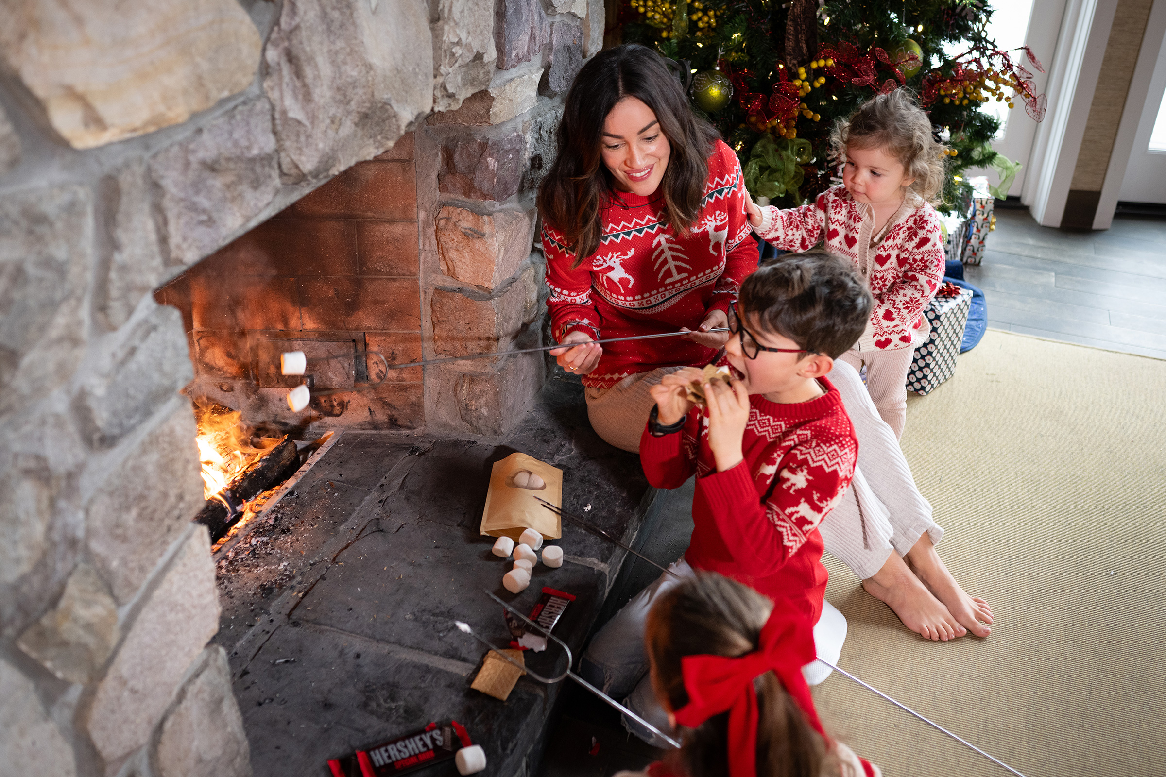 Family roasting marsh mellows in Signature Cabin in Jasper during Christmas Vacation