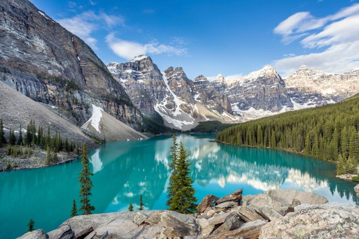 Moraine Lake at sunrise in the Canadian Rockies, Banff National Park, UNESCO World Heritage Site, Alberta, Canada, North America