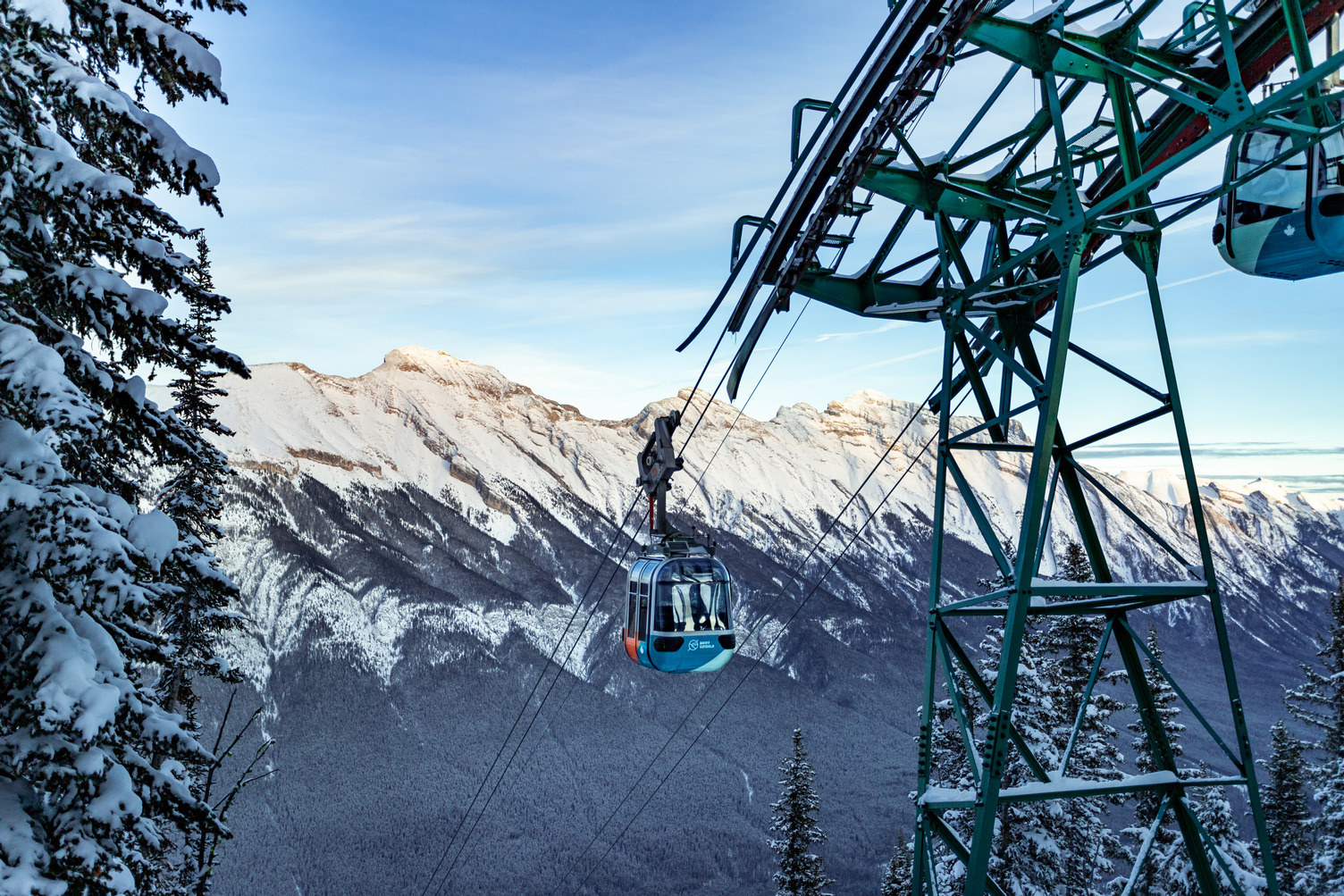 map-banff-gondola-chris-amat A gondola on Sulphur Mountain